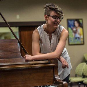 Meet your Posher, Holly